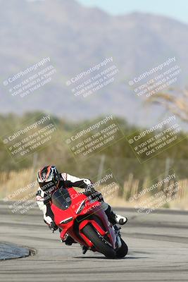 media/Dec-01-2025-Moto Forza (Mon) [[2daa91e15f]]/1-Advanced Group/Session 3 (Turn 3)/